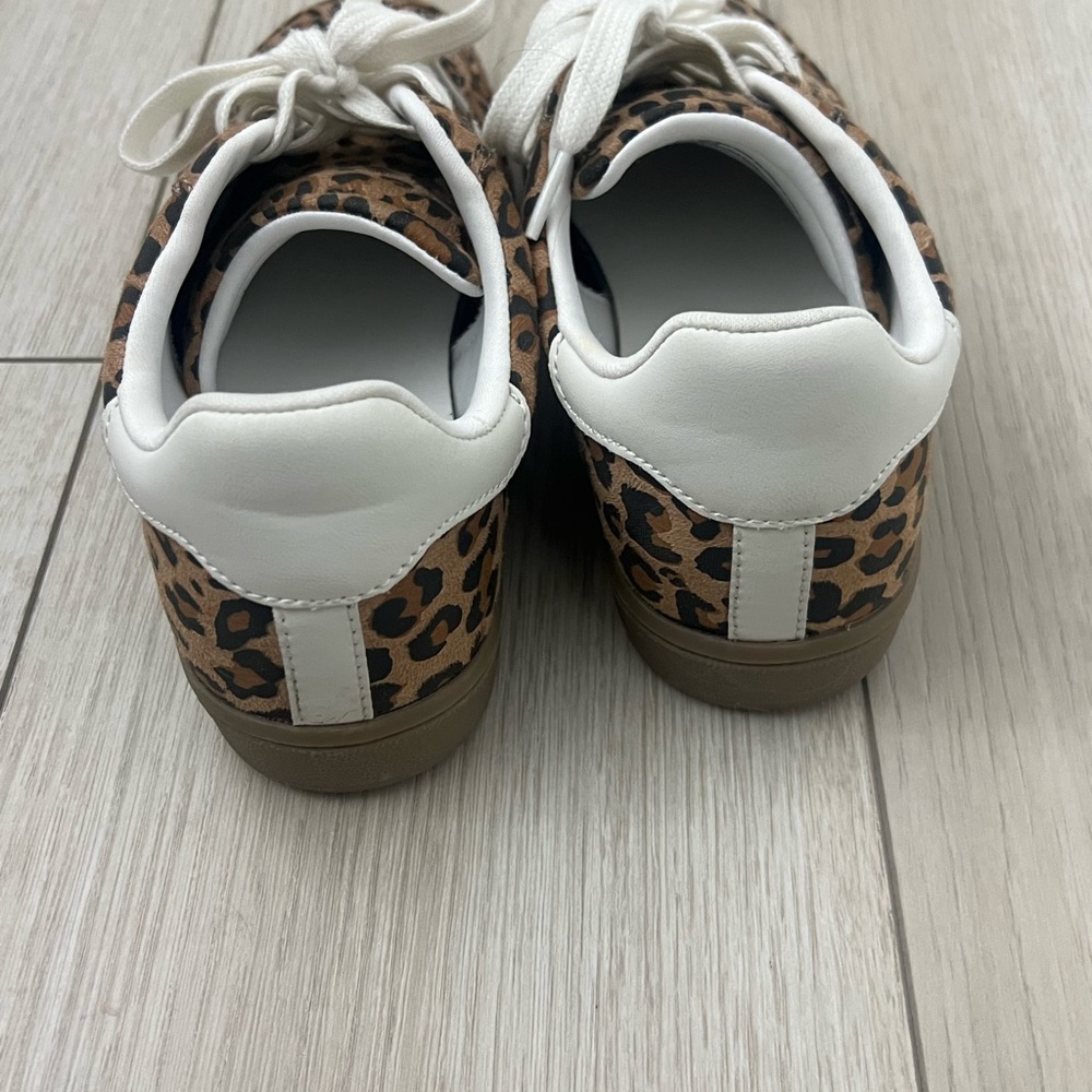 Leopard Print Universal Thread Sneakers Barely Wo… - image 4